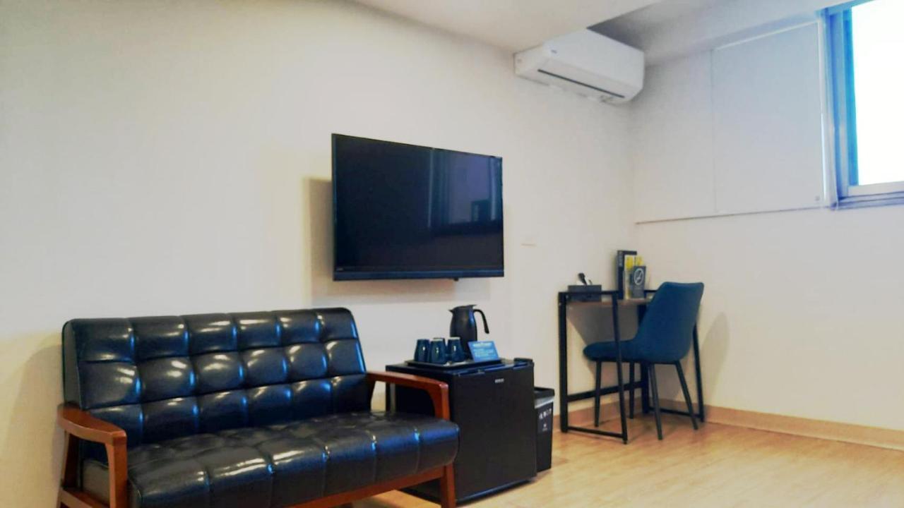 Holo Hotel Tajnan Kültér fotó